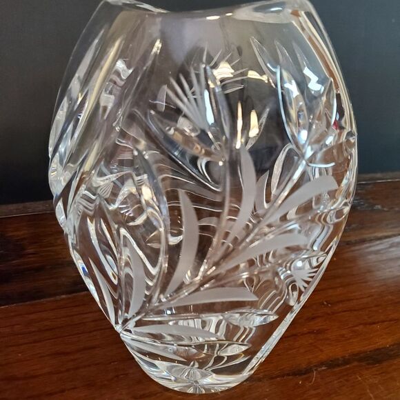 Gorham Floral Etched Lead Crystal Vase - Picture 7 of 8